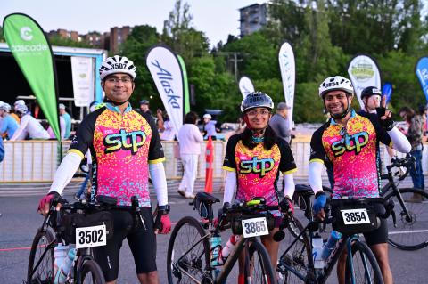 STP riders in 2025 show off the vivacious pink jersey