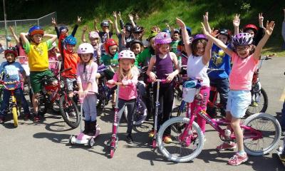 Hands in the air if you love to bike!